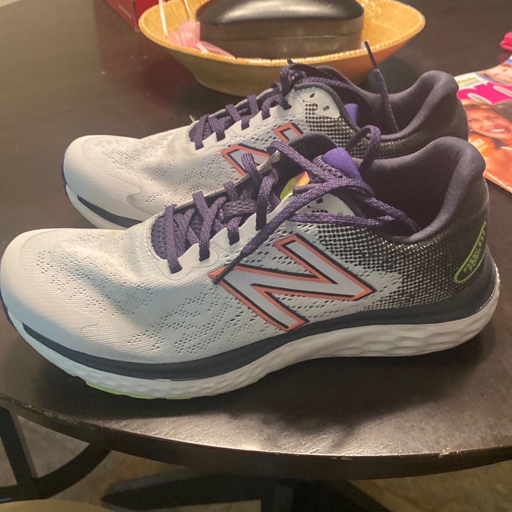 Only wore twice. Sill in box almost new. I didn’t like the way the fit.